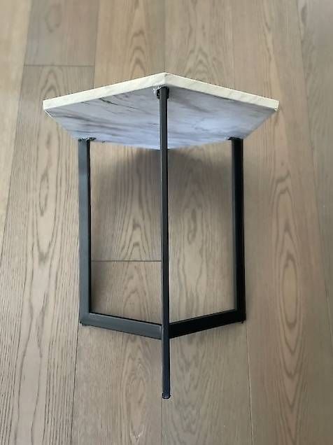 Tische: Beistelltisch - Marmor-Optik – Gebraucht aus Zürich von nati_b 1
