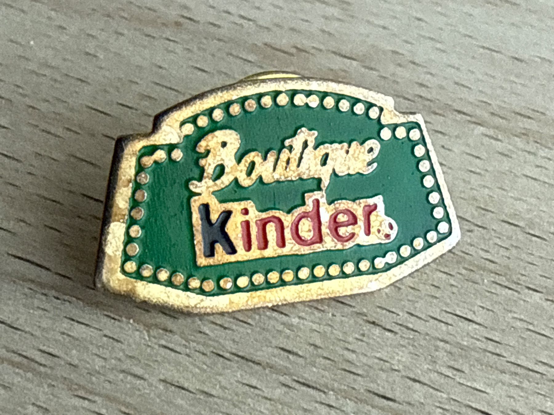 Placchette & Badge: Pin Boutique Kinder – Usato da Glattbrugg venduto da Schweigmatt