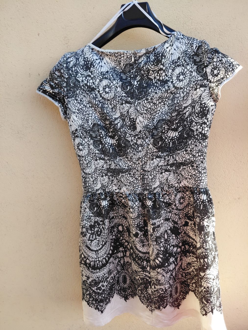 Prada Vestiti: Robe Prada en parfait état! – Usato da Montreux venduto da j44_5f9m 6