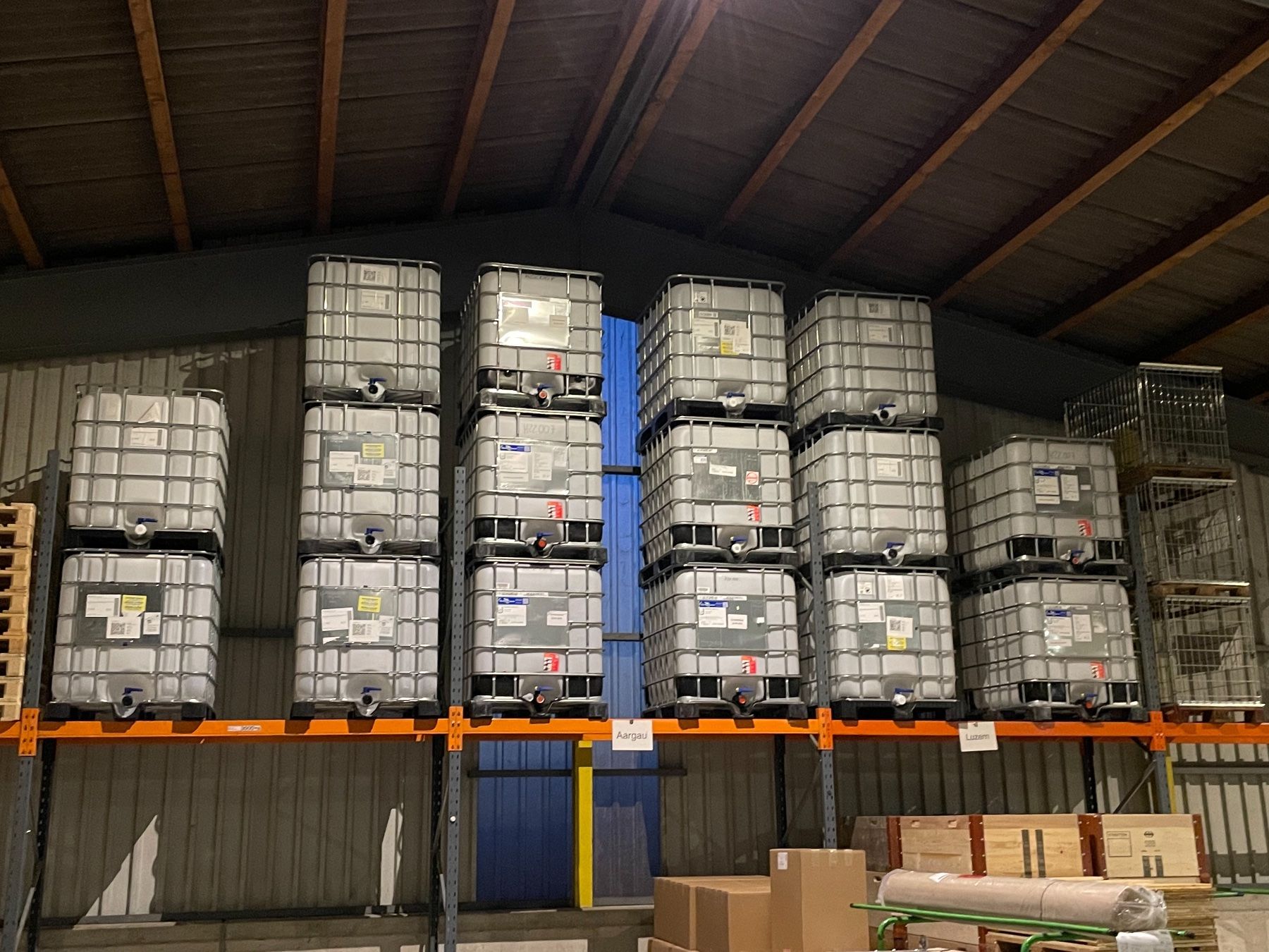 Abreuvoirs & Auges: IBC‘s / 1‘000 Regenwassertank – D'occasion à Felben Wellhausen par Greuter