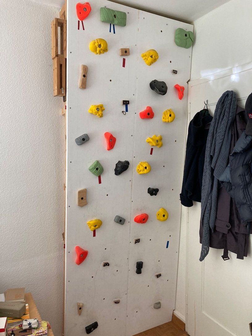Servierplatten: Kletterwand mit Flathold Griffen – Gebraucht aus Münchenbuchsee von sar_lx8c