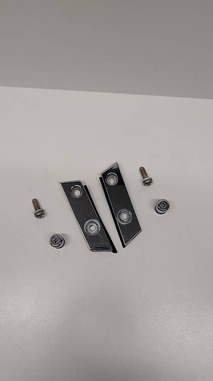 Tutti pezzi di ricambio auto: MX-5 MX5 Hardtop Halteplatten Chrom links rechts + Dichtung – Usato da Menznau venduto da Zwie