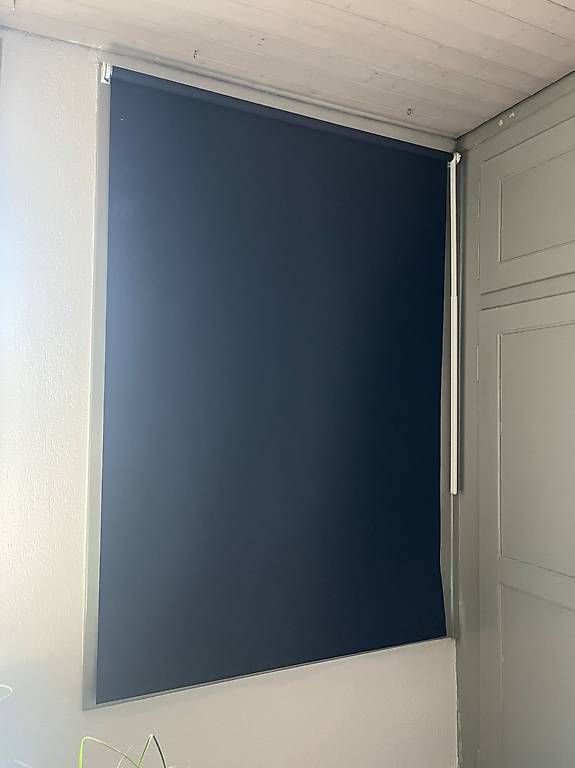 Tende da sole: 2x dunkelblaue Rollos mit Zugkette – Usato da Bern venduto da rebecca-1009 1