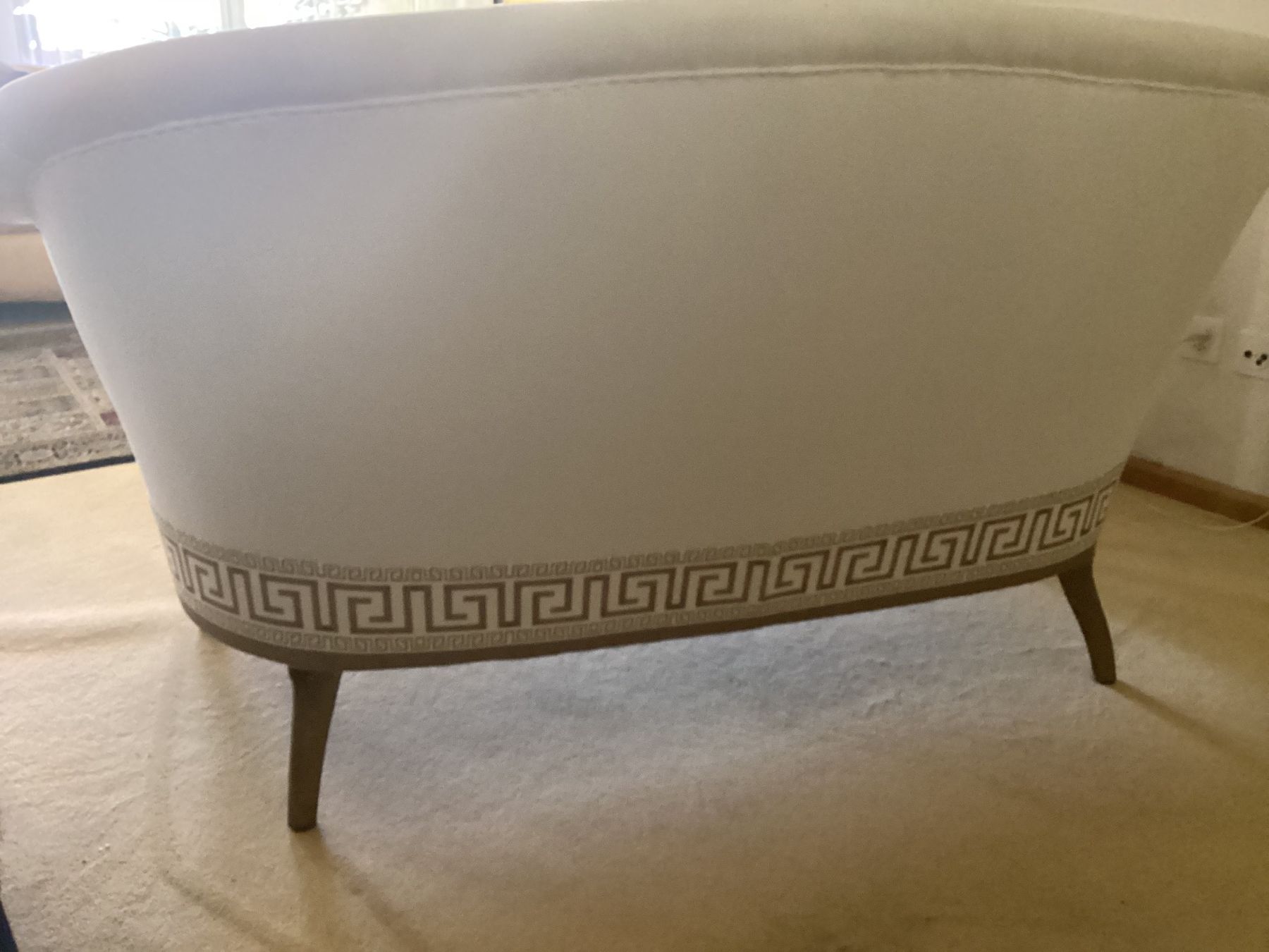 Divani: Antikes Sofa im opulenten Designerstil  ein echtes Statement – Usato da Basel venduto da BeaBasel 1