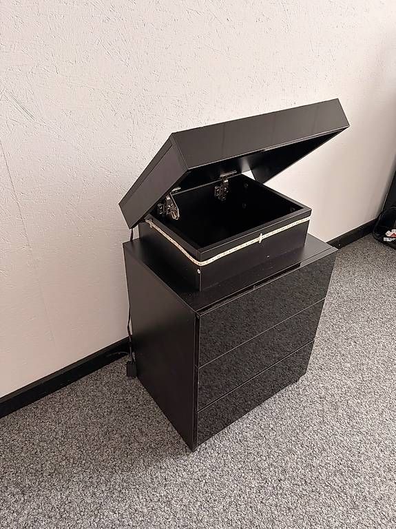 Commodes: Bürokommode mit Schubladen und Klappfach – D'occasion à Flumenthal par sel_p6q7 1