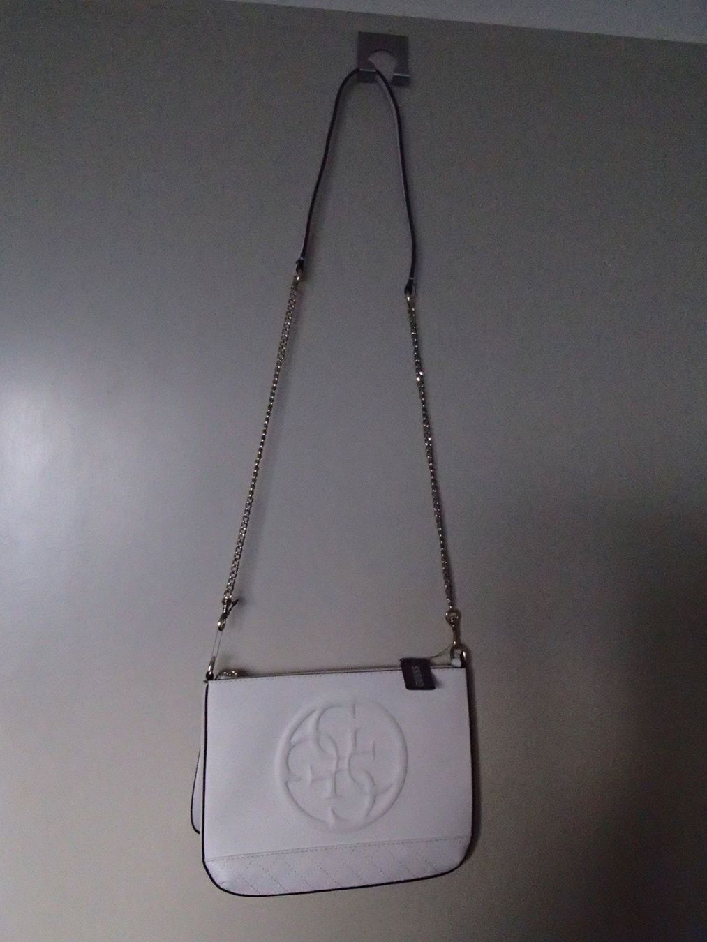 Guess Borse da donna: neue GUESS Tasche Pochette mit Kette – Nuovo e nell'imballaggio originale da Schöfflisdorf venduto da pullux