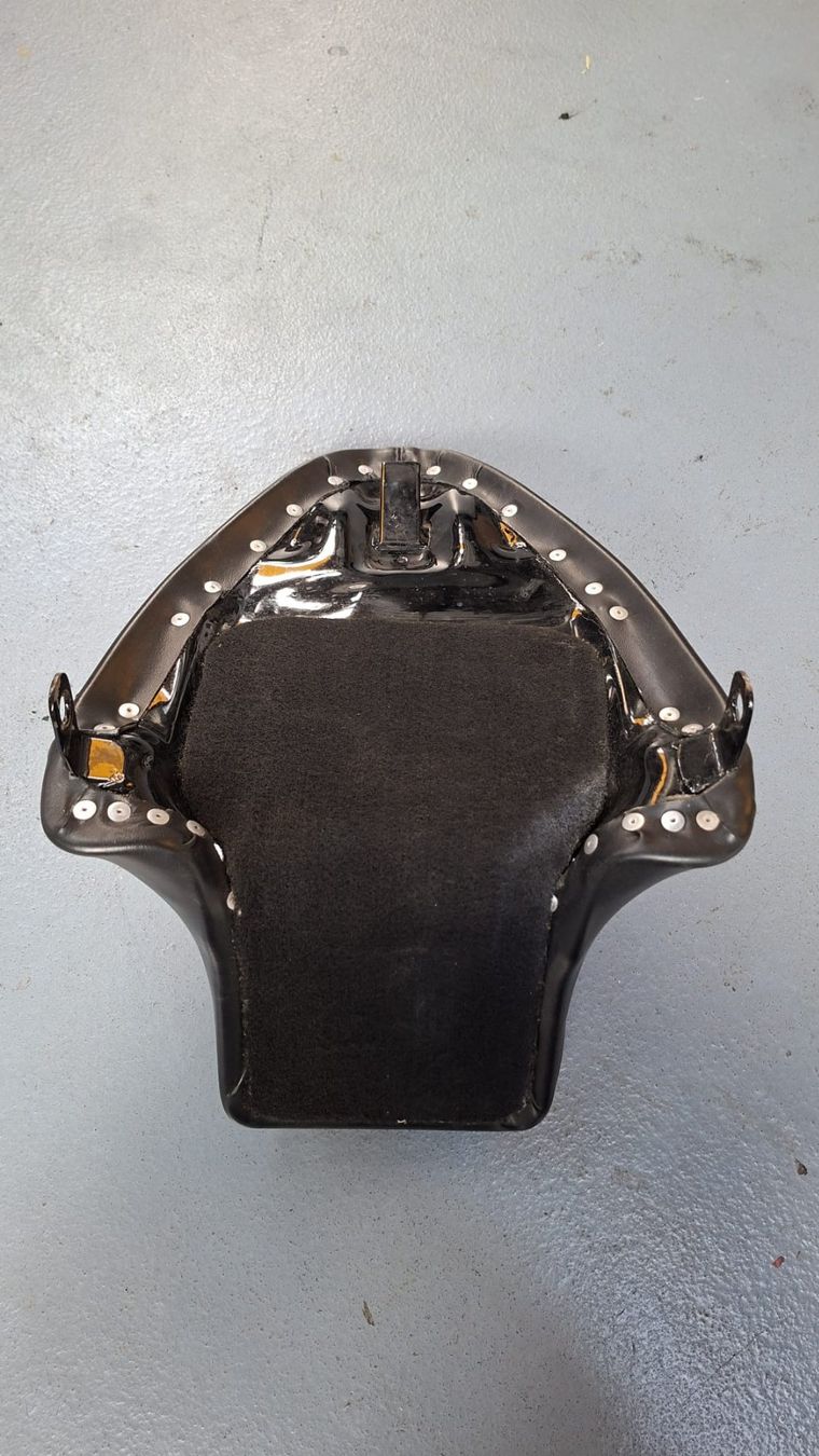Harley-Davidson Tutti i ricambio per moto: Harley Davidson Softail Sattel – Nuovo (secondo la descrizione) da Alpnach Dorf venduto da Motorrad-Girl 1