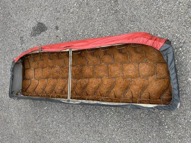 Volkswagen Tutti pezzi di ricambio auto: VW Käfer 1200 Sitzgarnitur 3 Bein befestigung – Difettoso da Grenchen venduto da Woernerauto 8