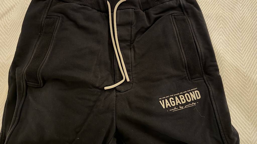 Pantaloni: Vagabund Shorts – Usato da Brunnen venduto da sea_c7bm 1