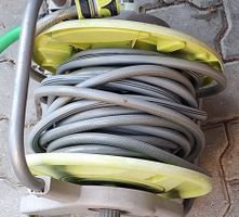 Gartenschlauch auf Rollwagen