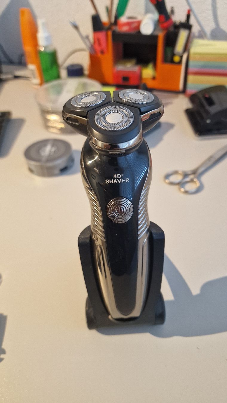 Rasierapparate & Rasierklingen: Rasierer 4D Shaver nass/trocken – Gebraucht aus Toffen von Jonjon1