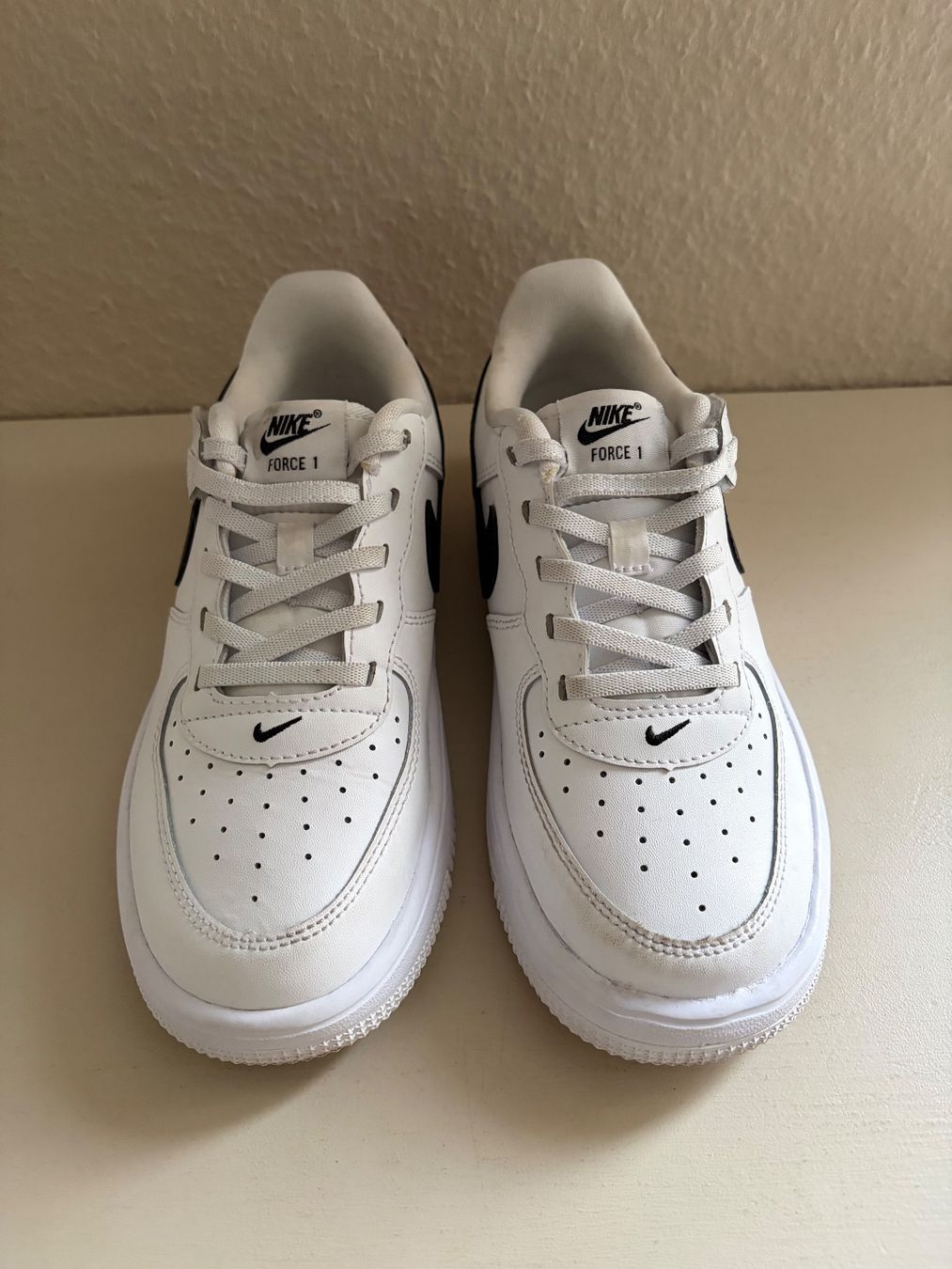 Nike Scarpe per ragazzi: Nike Force 1 Turnschuhe Gr. 33 – Usato da Muttenz venduto da nataschasia