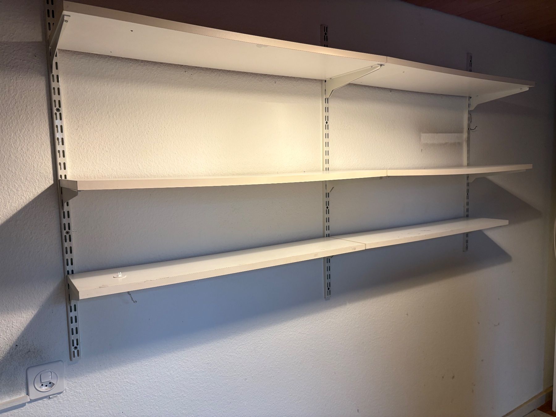 Scaffali: Weisses Wandregal – Usato da Arlesheim venduto da Spielmax 4