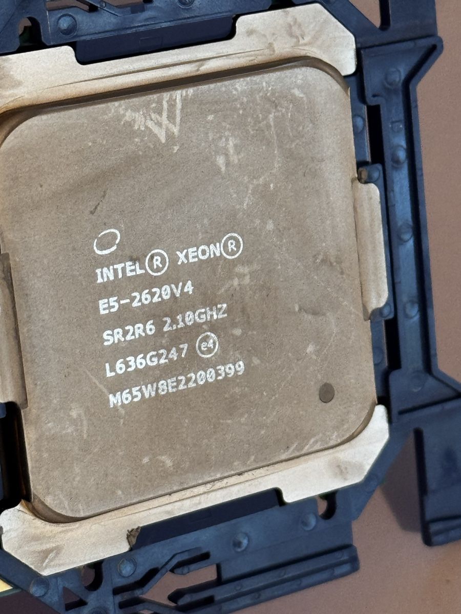 Intel Elektronikbauteile: Intel Xeon E5-2620v4 SR2R6 2.10GHz CPU processor used – Gebraucht aus Reinach BL von leo_d9bs