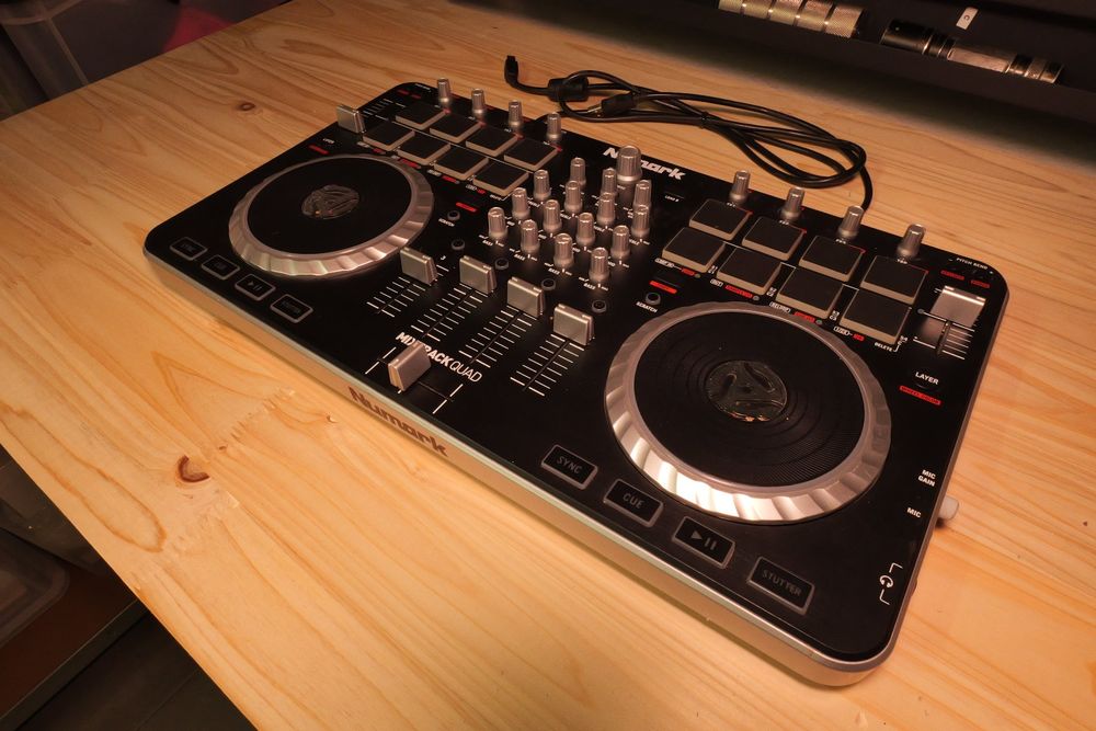 Numark Mixtrack Quad 4Channel DJ Controller with Audio I/O Kaufen