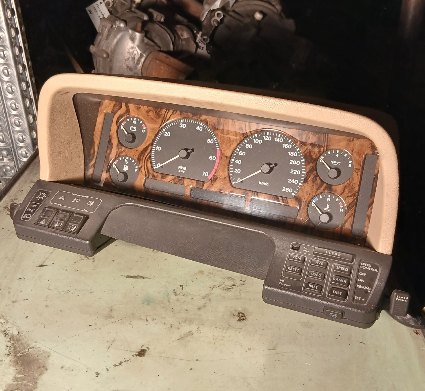 Jaguar Tutti pezzi di ricambio auto: Compteur Jaguar Xj40 – Usato da la heutte venduto da Auto-stock