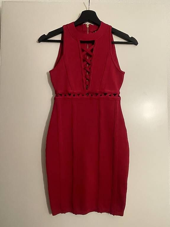 Vestiti: Guess Kleid rot, Grösse 34/36 – Usato da Villmergen venduto da Sabsi92