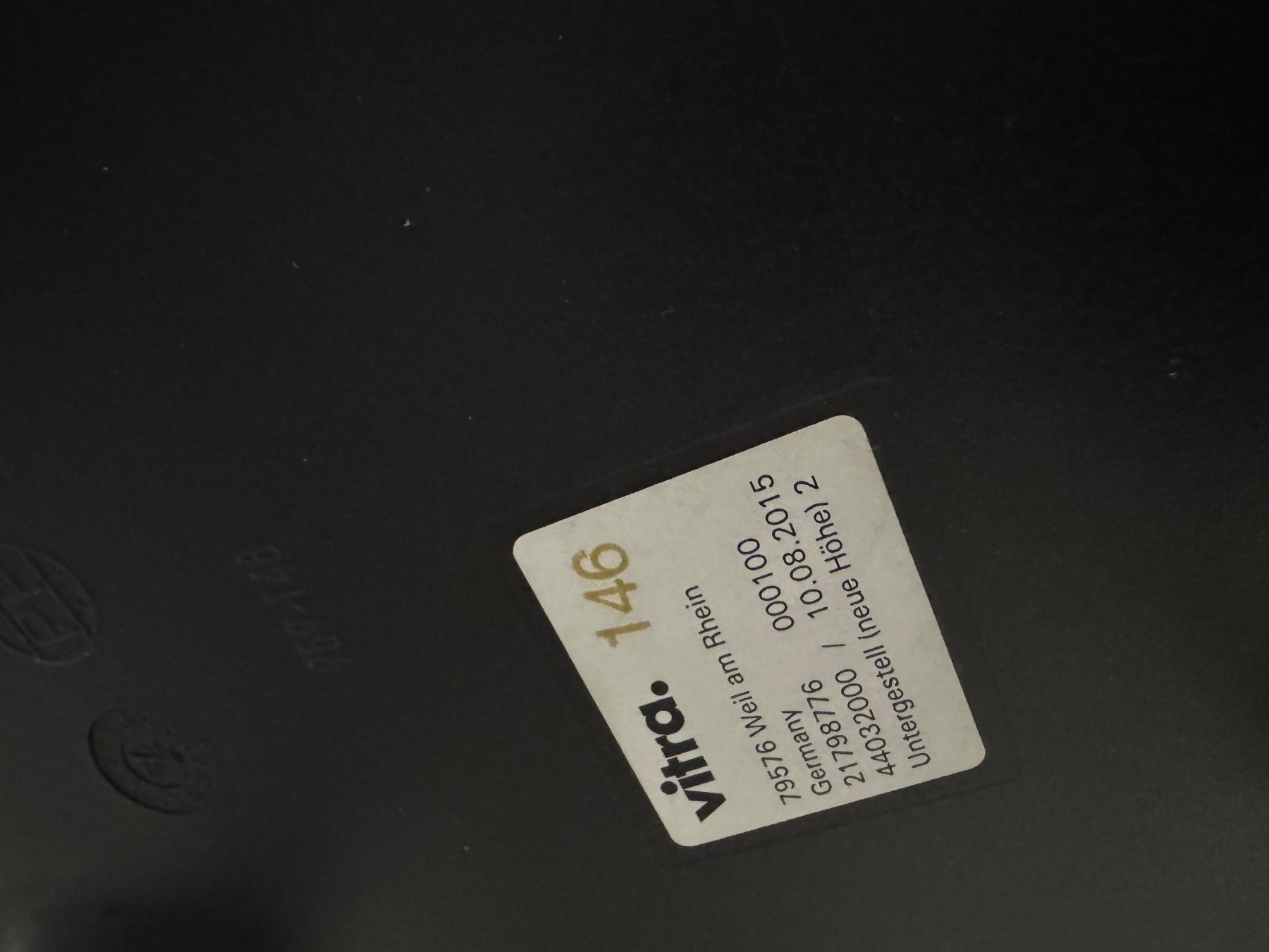 Vitra Stühle: 3x Vitra Eames Plastic Armchair DAR – Original – Anthrazit – Gebraucht aus Gross von isa_mv6h 5