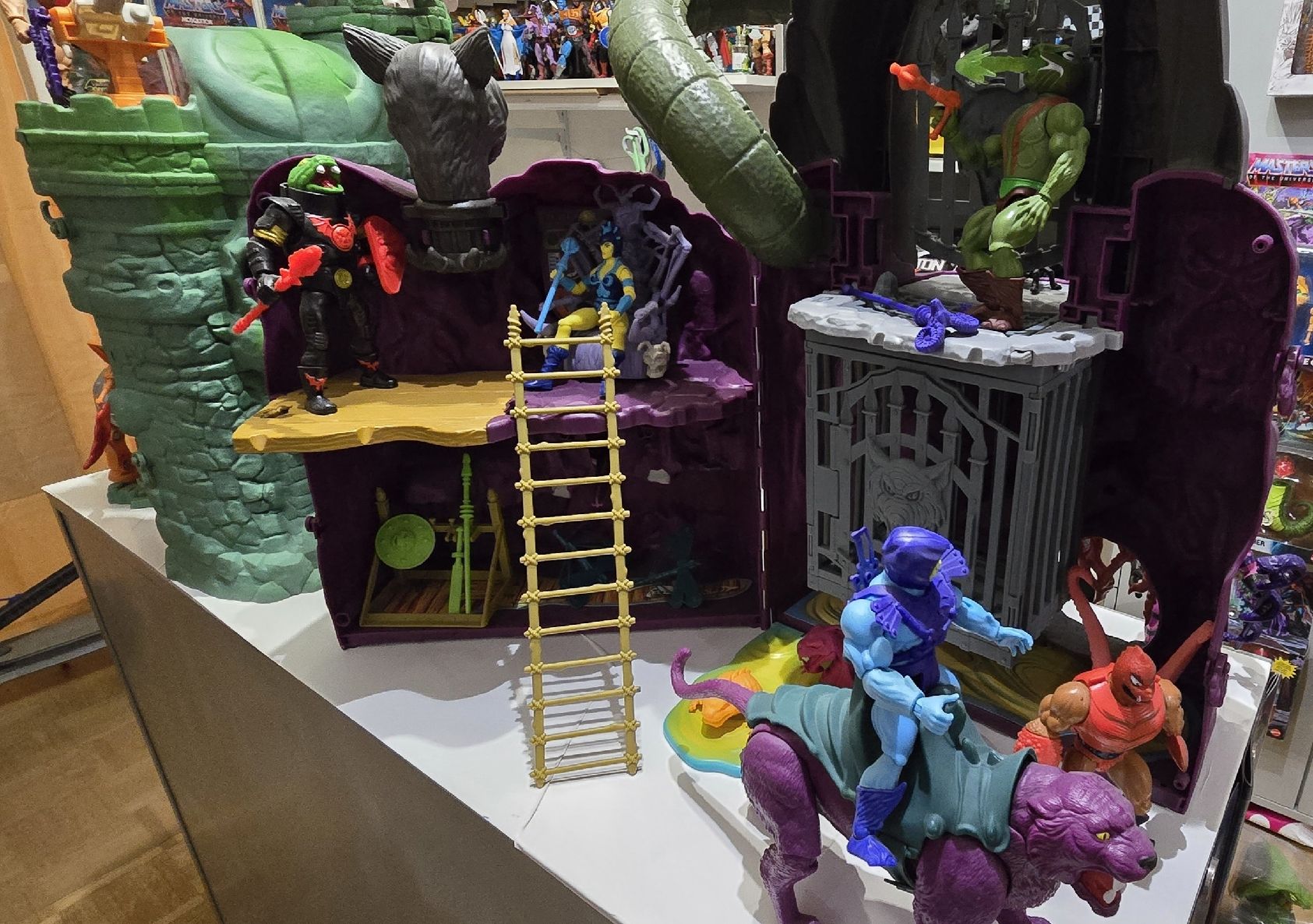 Masters of the Universe Figurines: castle greyskull snake mountain mit figuren – Neuf (Voir description) à Rüti ZH par rolinator2000 2