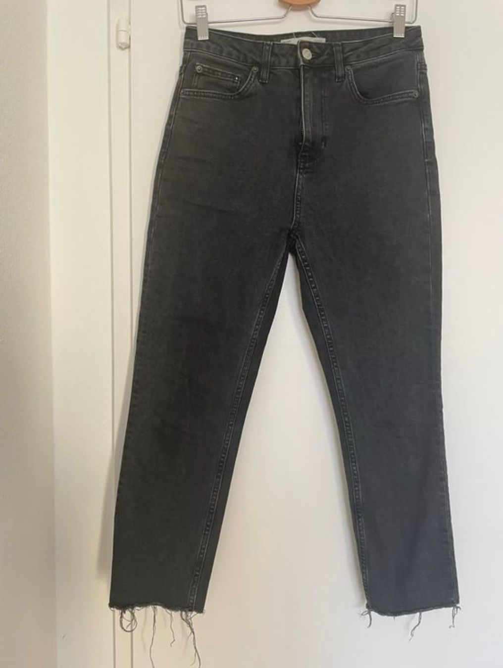 Topshop Jeans: Jeans Topshop Grau-schwarz – Usato da Zürich venduto da Nadsh
