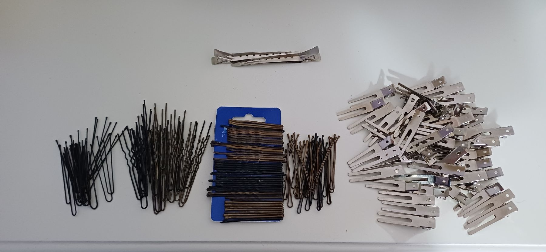 Haarschmuck: Diverse Haarnadeln & Haarspangen Set – Gebraucht aus Wittenbach von nic_gvc6
