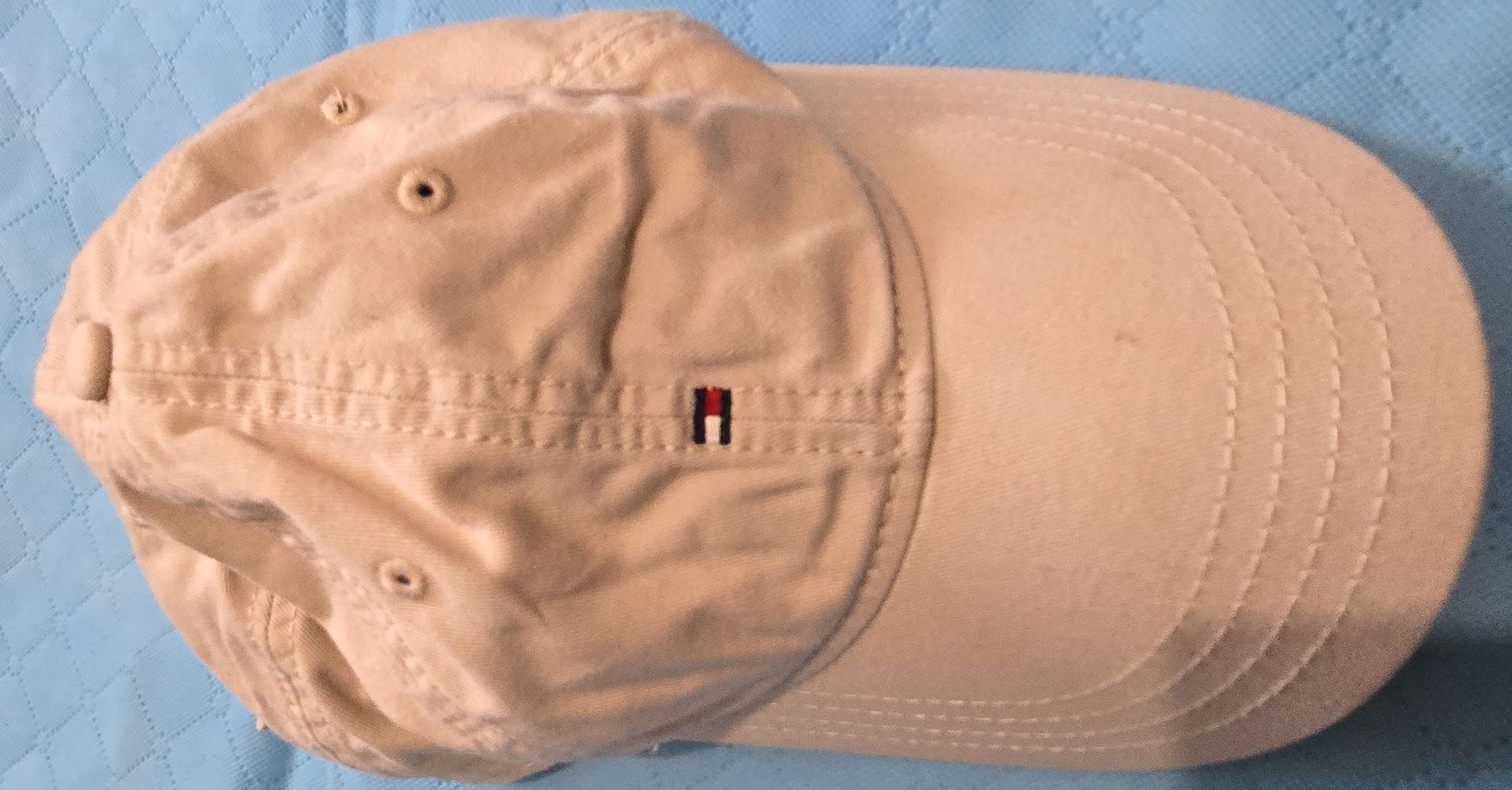 Tommy Hilfiger Hüte, Mützen & Caps: Casquette Tommy Hilfiger beige – Gebraucht aus Mont-sur-Lausanne von Didinho