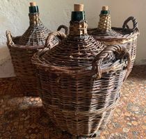 3 Antike, mittlere Korbflaschen (Schnappflaschen) je 17,5 L