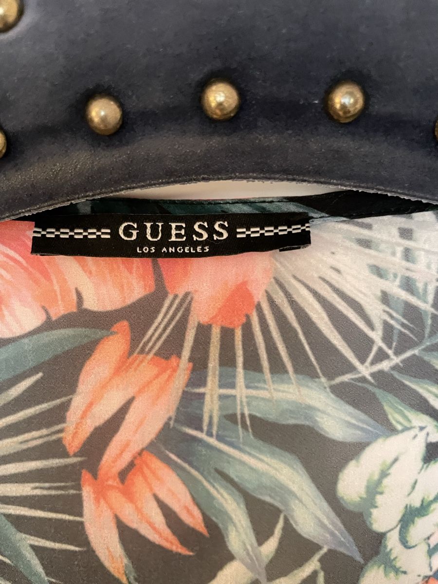 Guess Chemisiers: Guess Bluse, Tropenmuster, Gr. M, schwarz/bunt – Neuf (Voir description) à Ried b. Kerzers par yas_p7th 3