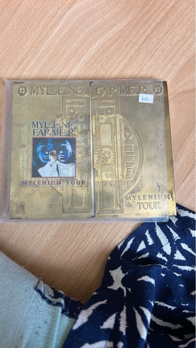 CD: Mylène Farmer Mylenium Tour CD Box goldoptik – Nuovo (secondo la descrizione) da Herbetswil venduto da rotekatze84