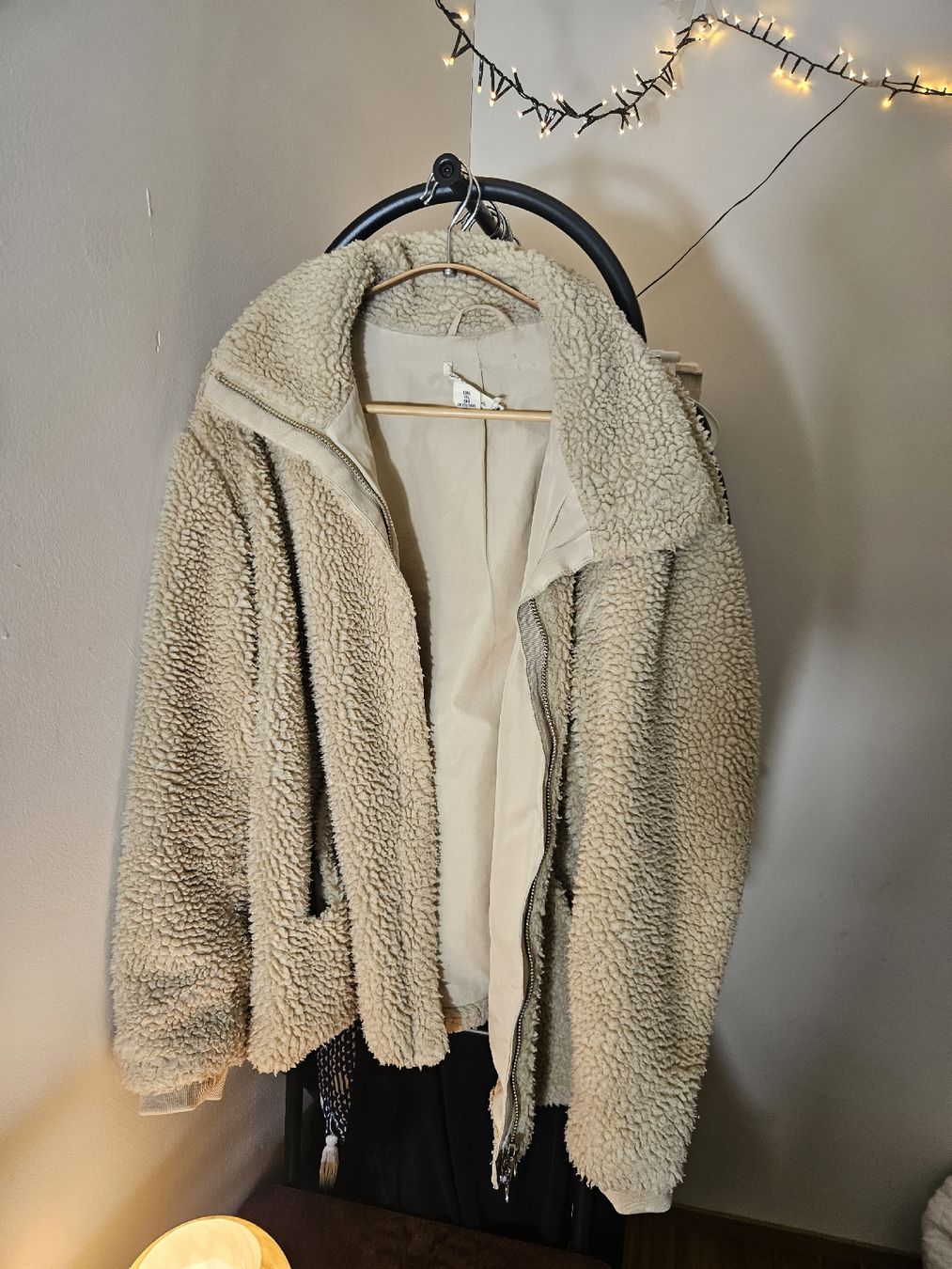 H&M Jacken: H&M Teddy Jacke, Grösse L, beige – Gebraucht aus Zürich von the_k8dc 1