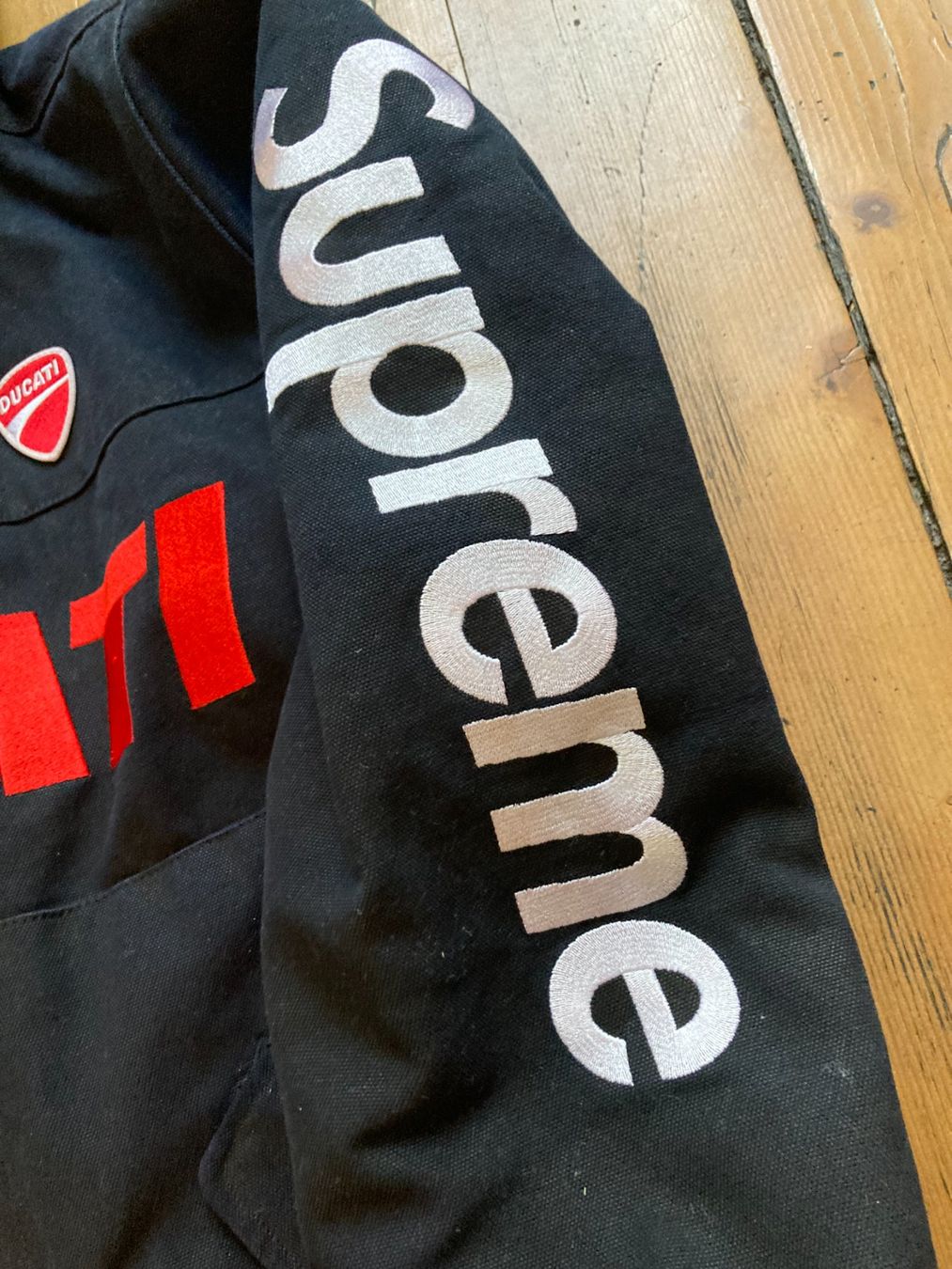 Supreme Giacche: SUPREME X Ducati | Hooded Work Jacket – Usato da Lausanne venduto da mic_95f9 3