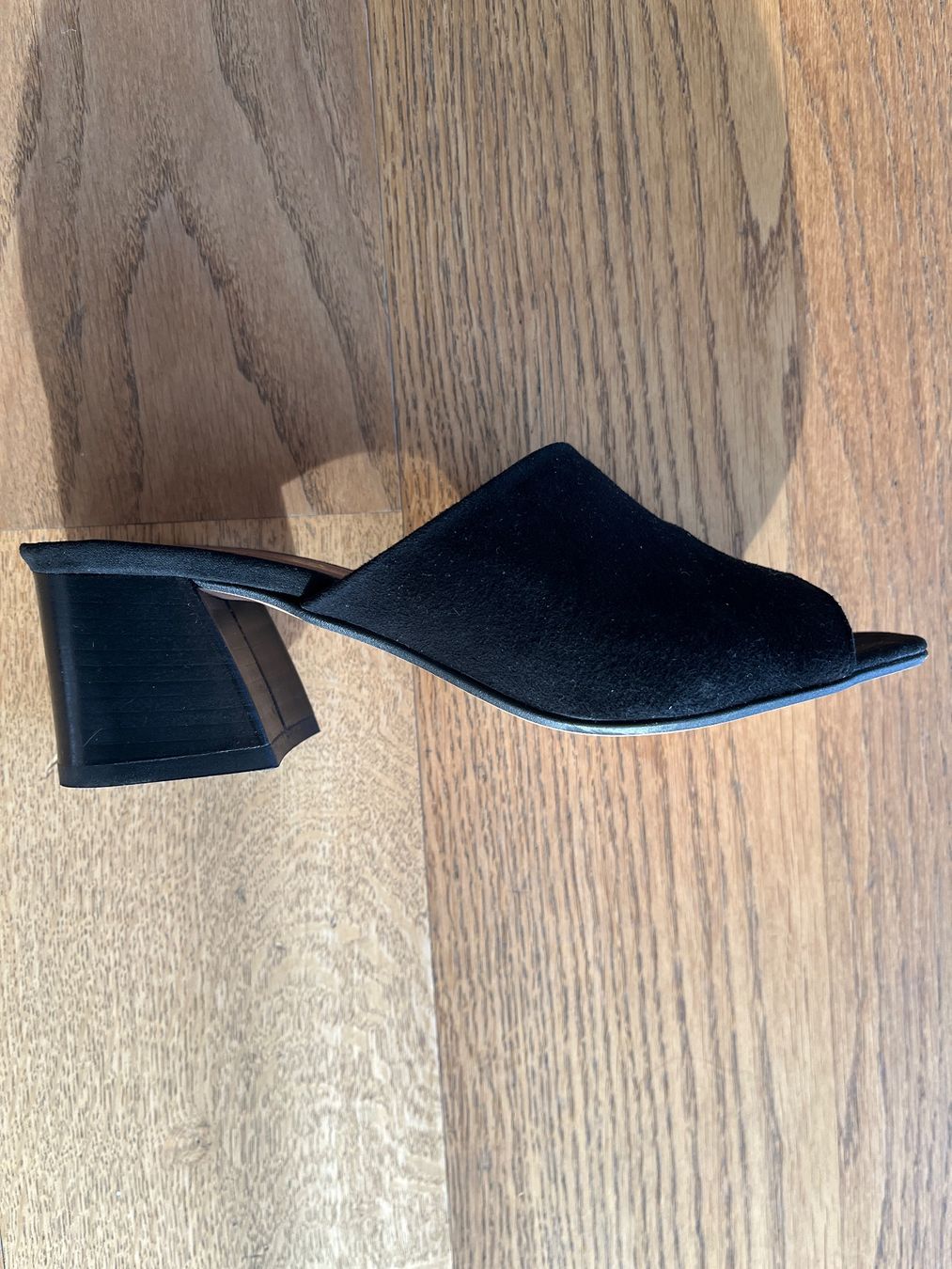 Scarpe da donna: Schwarze Wildleder-Pantoletten, Gr. 36 – Usato da Malans GR venduto da Wimpa 2