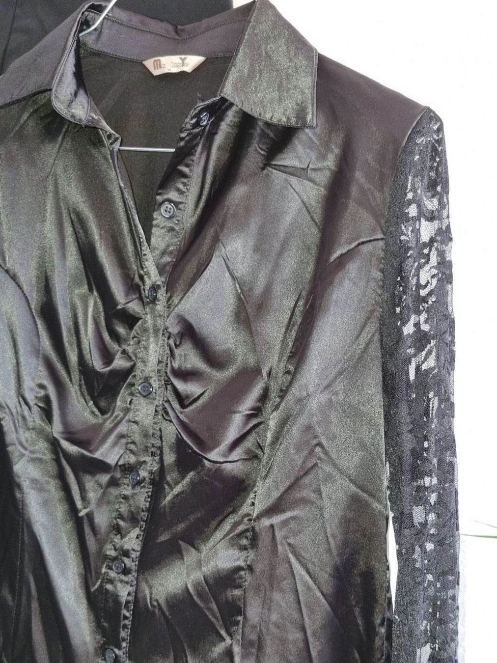 Blusen: Bluse Satin mit Spitzenärmeln Gr.M schwarz – Gebraucht aus geroldswil von Gumball1