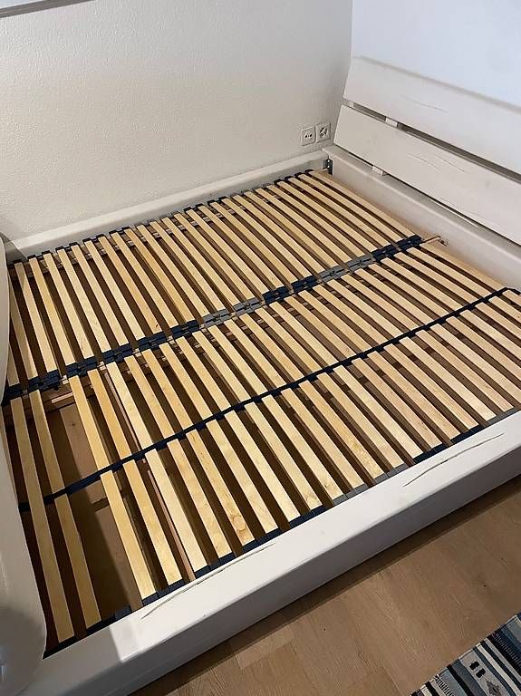 Lits: Holzbett 180 x 210 – D'occasion à Wängi par pri_59tg 2