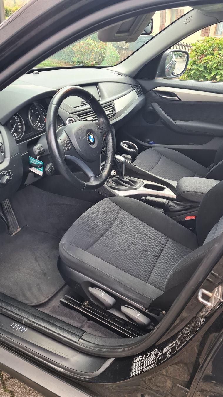 BMW Automobili: BMW X1 xDrive18d Schwarz – Difettoso da Rothrist venduto da Swissby1 5