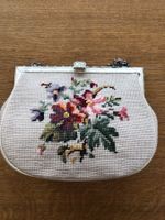 Handtasche gestickt petit point Blumenmuster Frühling