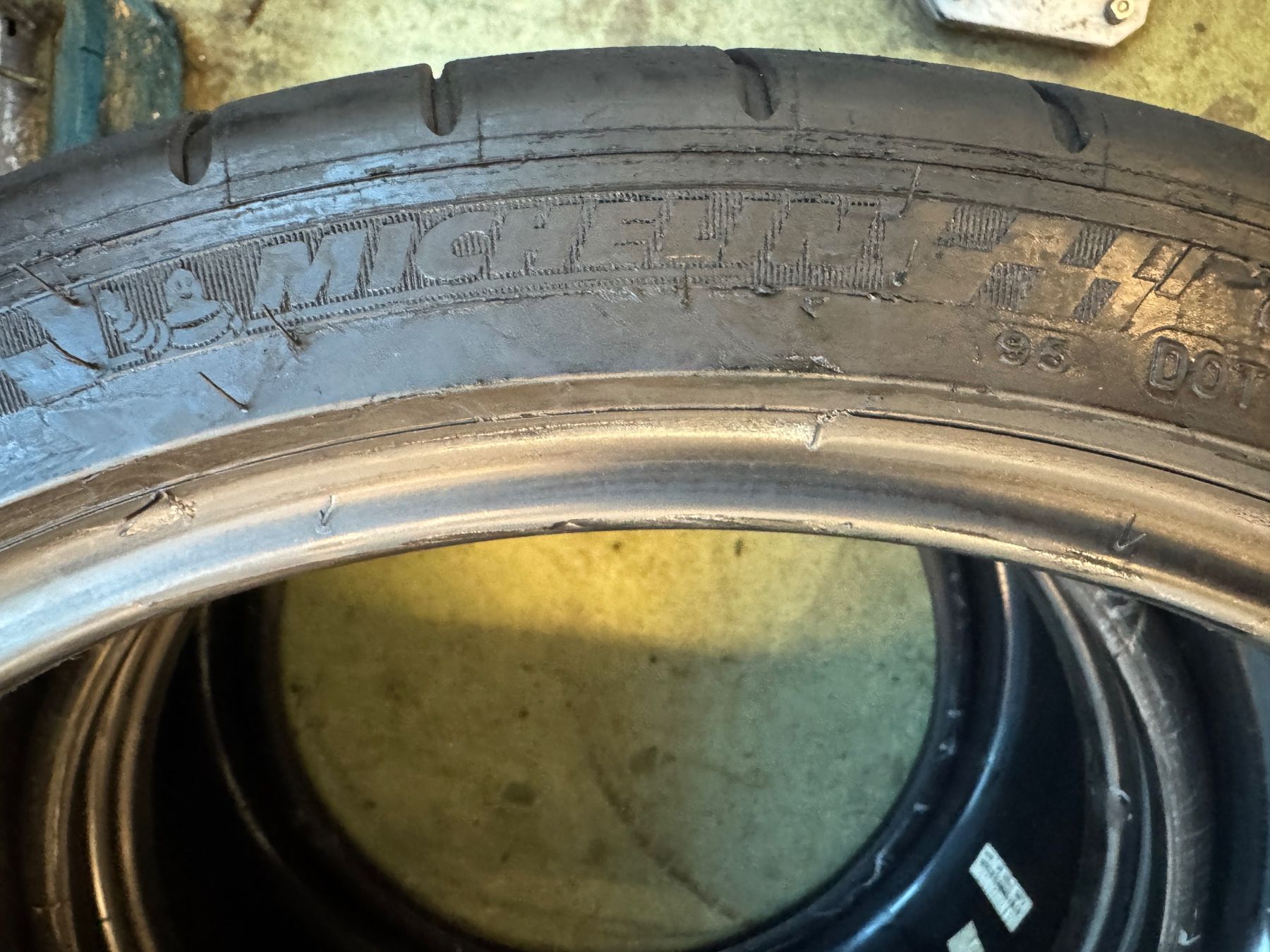 Michelin Pneus & Kompletträder: 245/35R19 – Gebraucht aus Widen von Dinero02 3