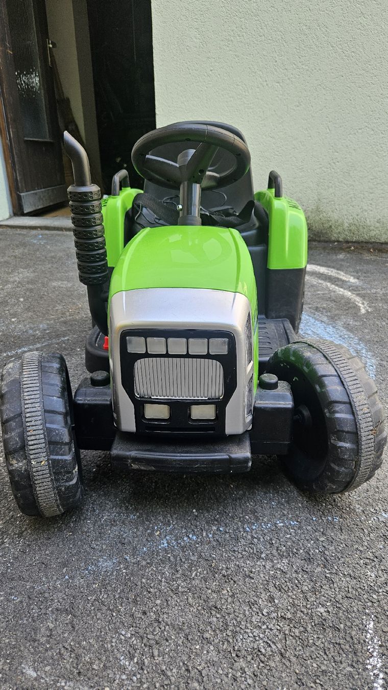 Véhicules pour enfants: elektrischer Traktor – D'occasion à Balgach par Floeru84 4
