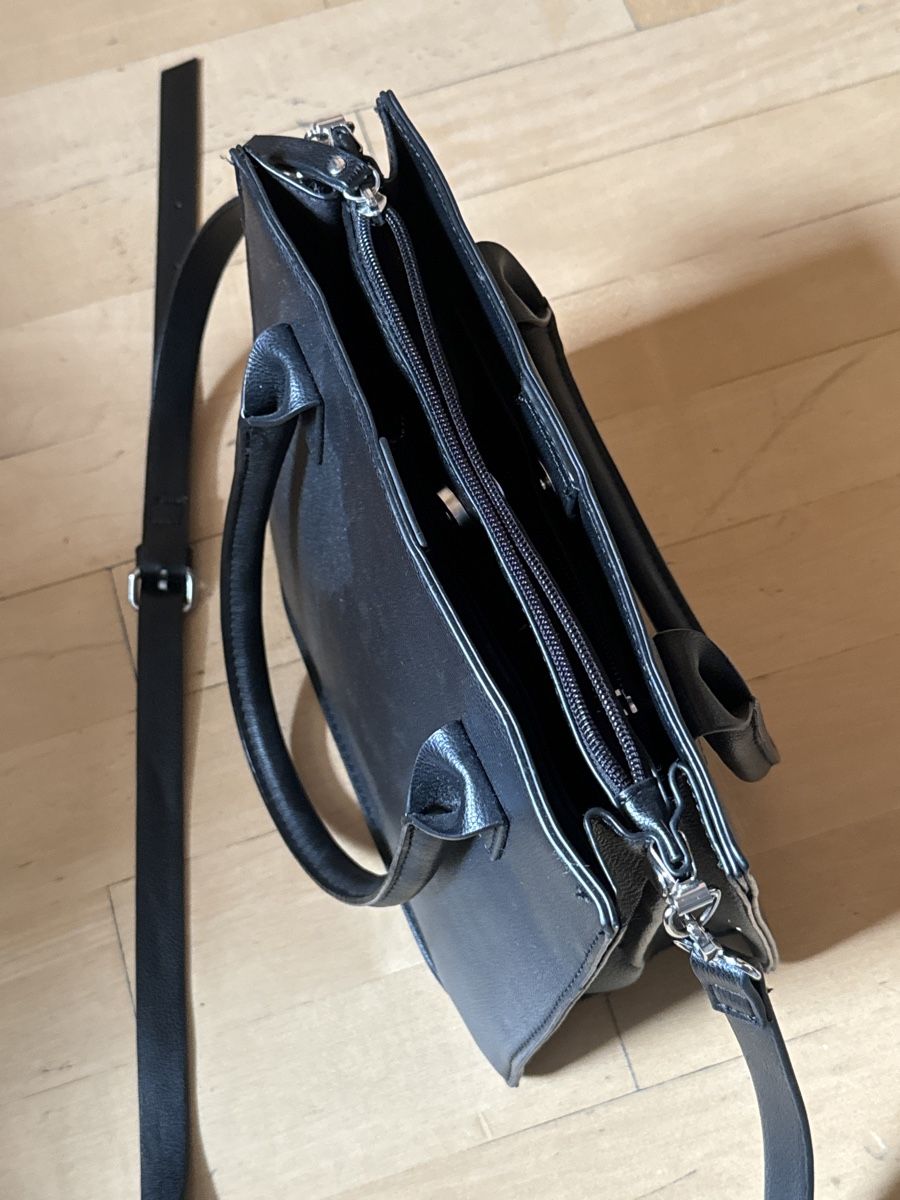 Borse da donna: Schwarze Handtasche – Usato da Hergiswil NW venduto da kaufe_at_kaufmann 1