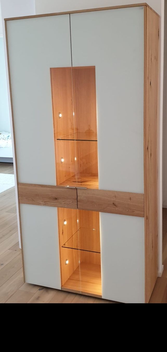 Vitrines: VOGLAUER V-Solid Design Vitrinen, Holz und Glas, Beleuchtung – D'occasion à Zug par telenyeko