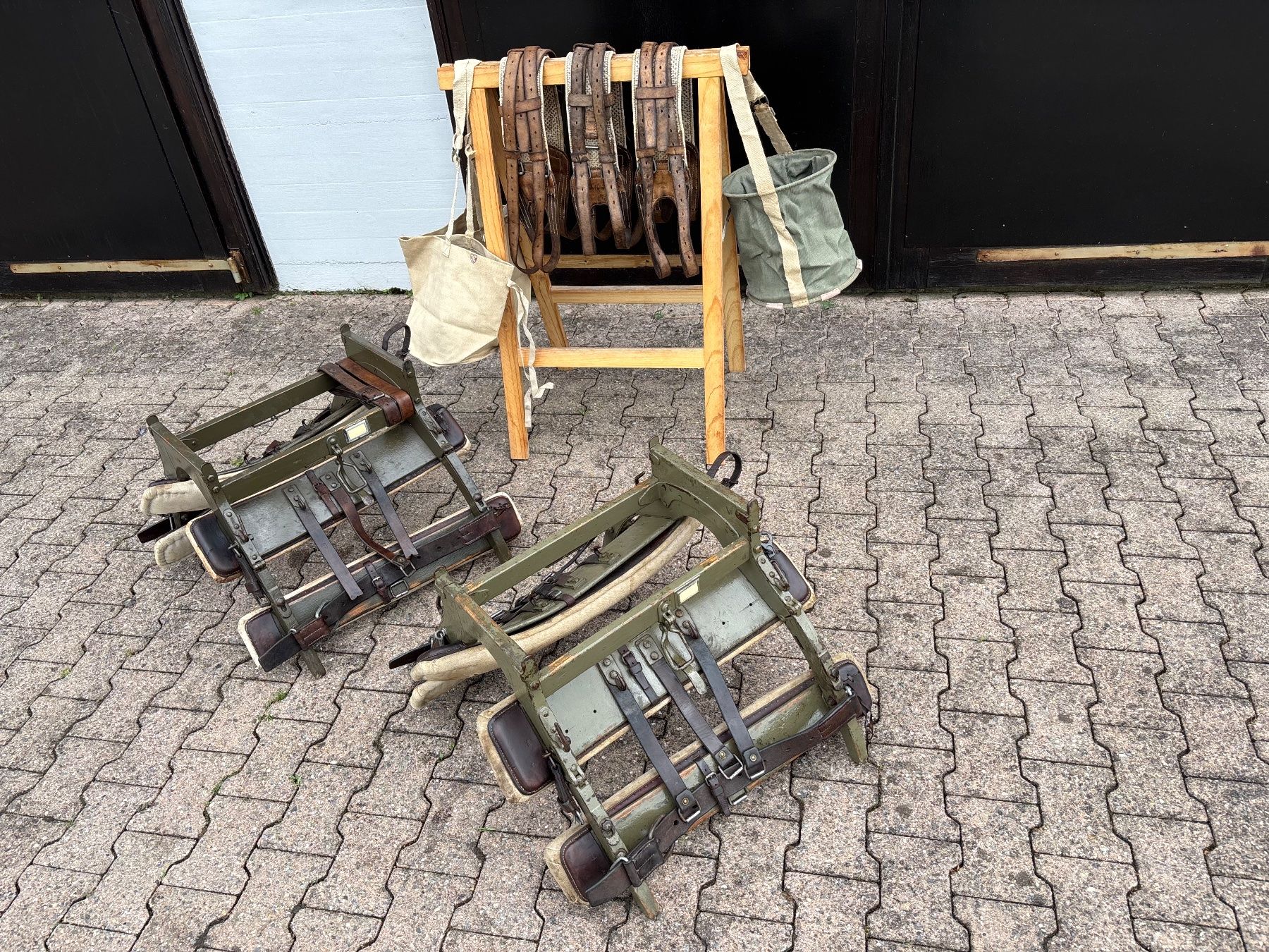 Kutschen: 2 original Bastsättel Schweizer Militär – Gebraucht aus Feldbach von Olive1 7