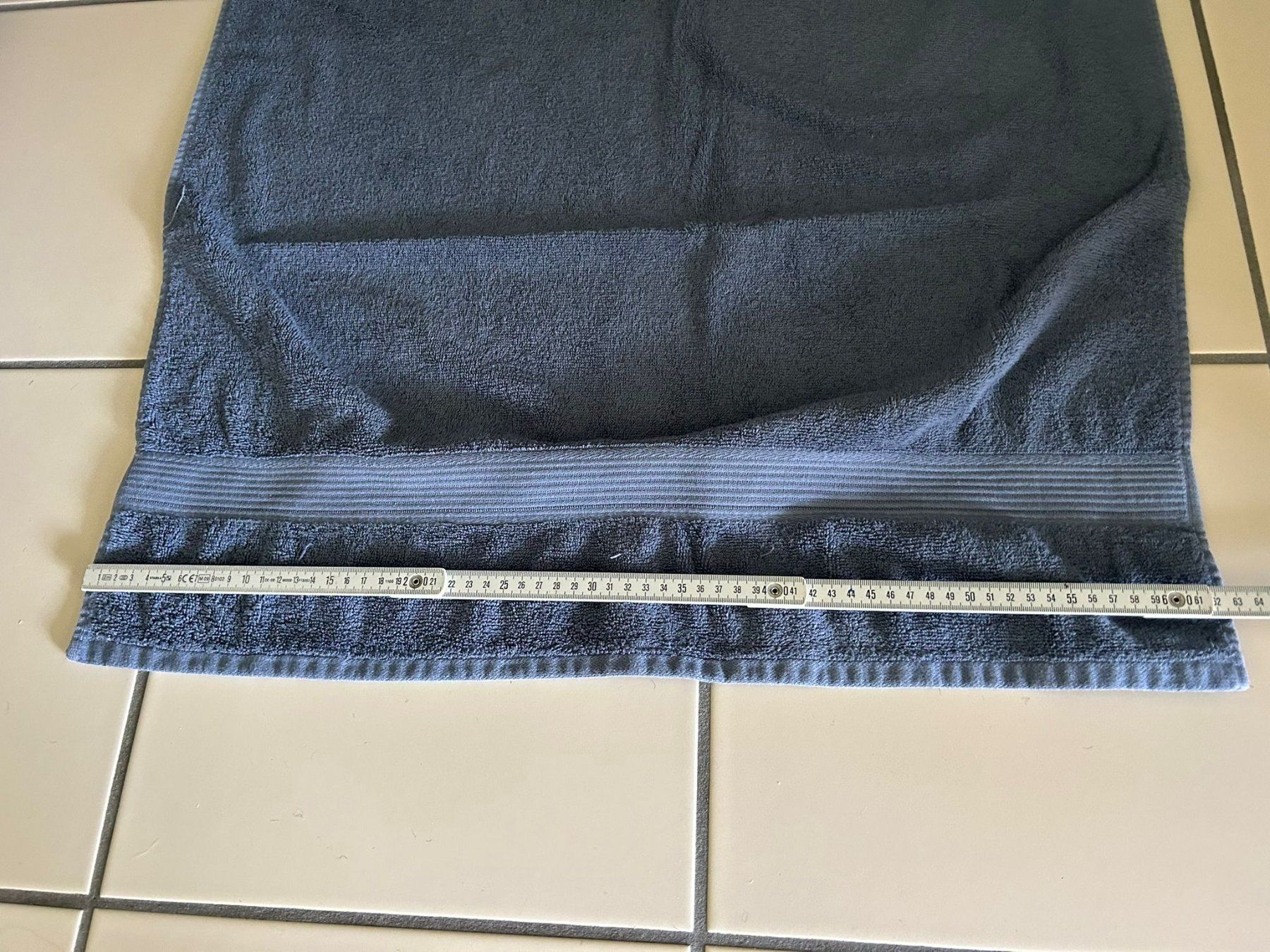 Teli da bagno: 3 asciugamani uguali 60x130 cm – Usato da Melano venduto da H-Sara 3