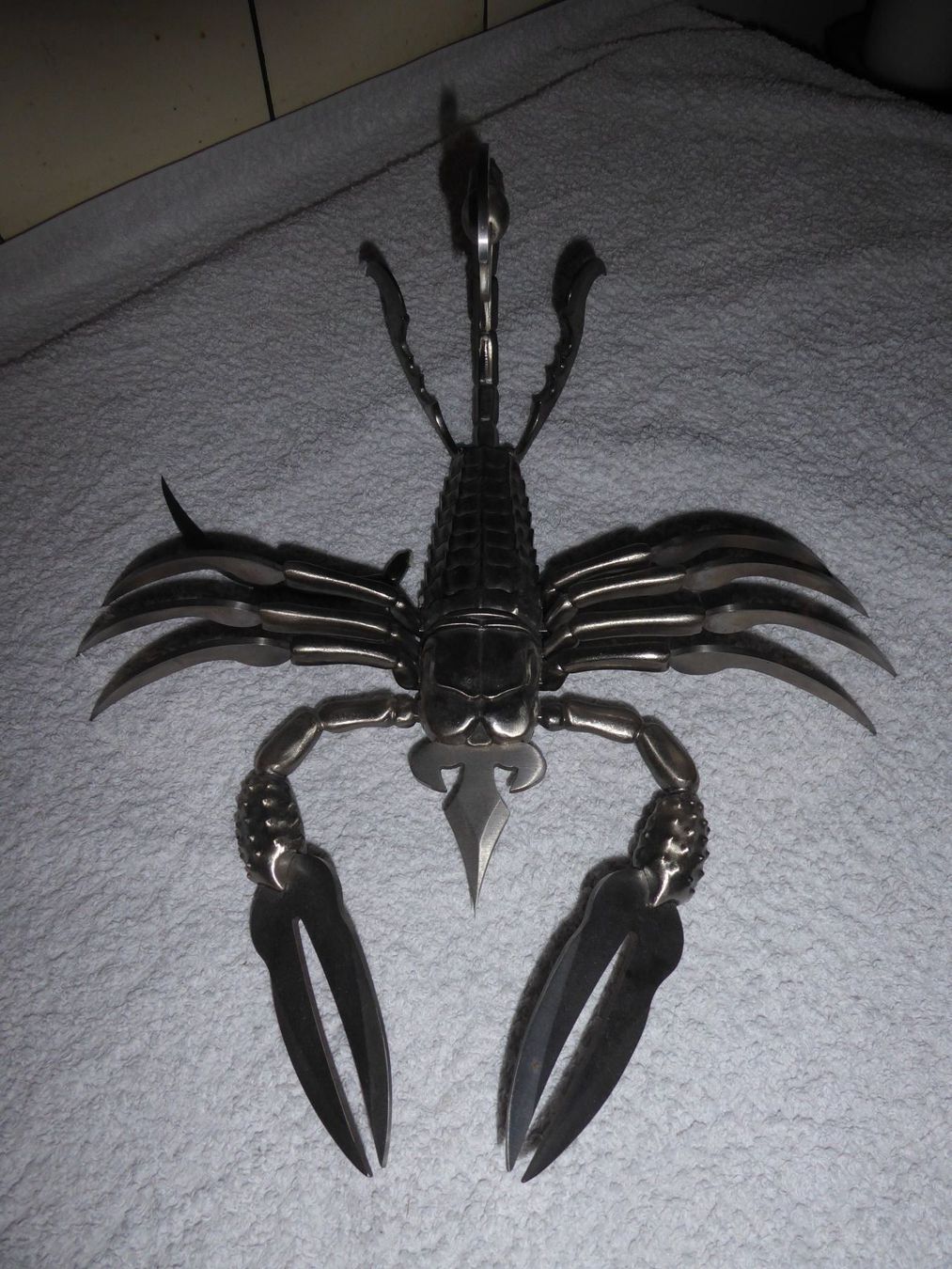 Toutes les décorations: Skorpion in Messer Style – D'occasion à Ennetbühl par VPHS