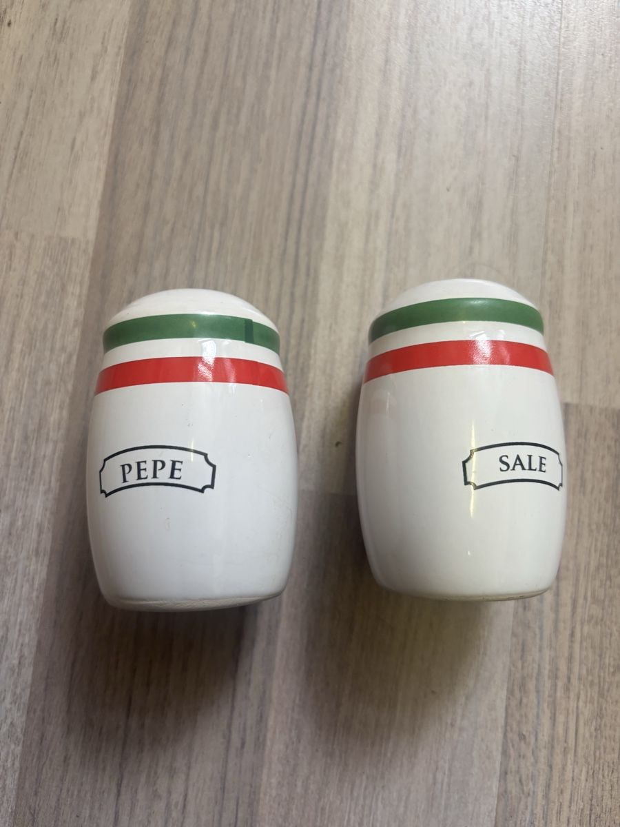 Tutte le decorazioni: Saliera e pepiera decoro tricolore – Usato da Giubiasco venduto da cri_mzc6