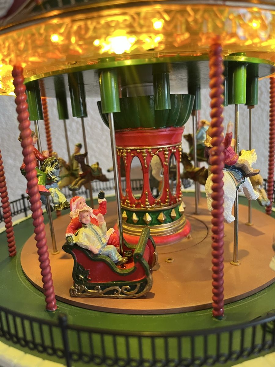 Toutes les décorations: Santa Carousel animiert – D'occasion à Rorschacherberg par Artmaru 1