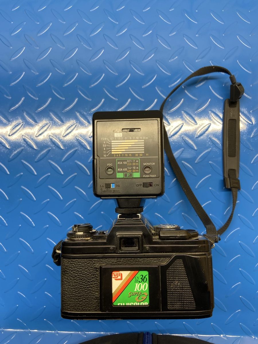 Minolta Fotocamera: Minolta X-700 Spiegelreflexkamera mit Blitzgerät – Usato da Gipf-Oberfrick venduto da rap_mn6p 4