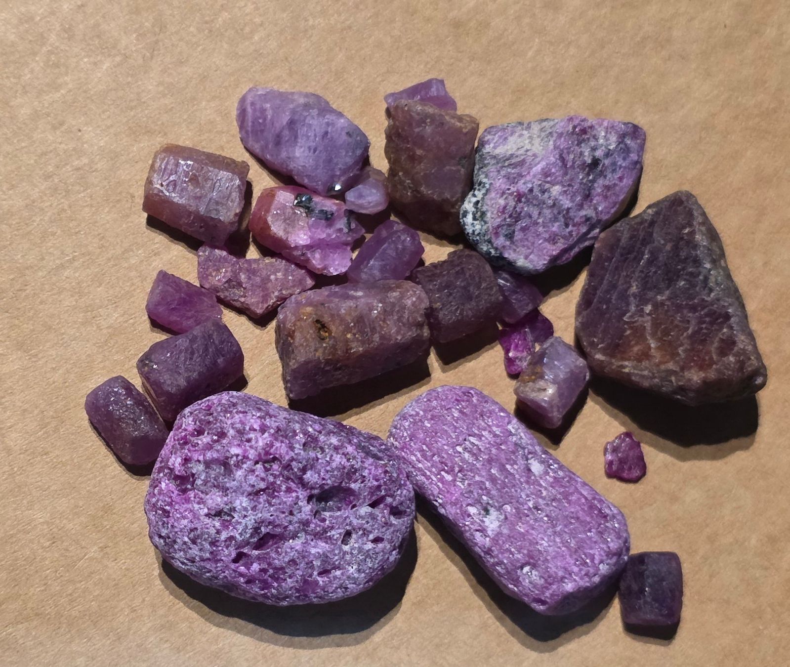 Pietre preziose: 244,5 ct Rubis bruts 22 pcs – Usato da Carouge GE venduto da Crystal_Energy 1