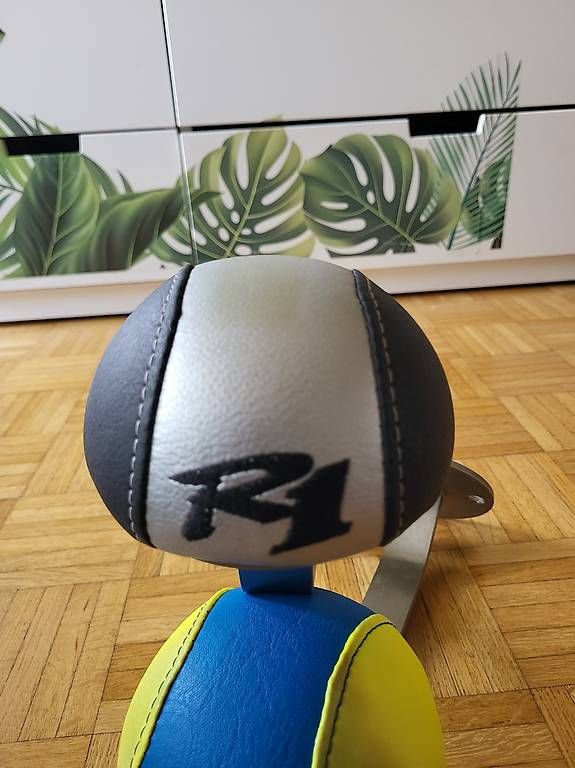 Figurines: Support casque collector  – D'occasion à Carouge GE par pat_9j5k