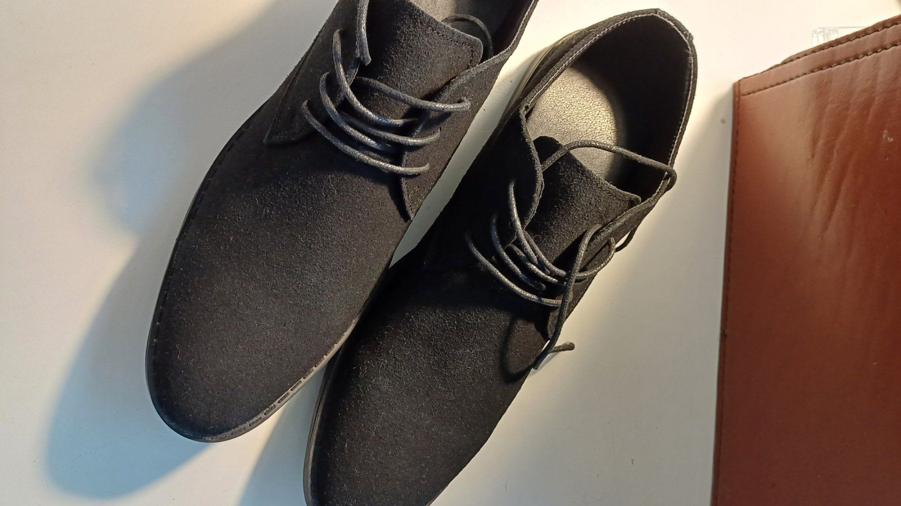 Chaussures hommes: 2 paar fabrikneue Schuhe – Neuf avec emballage d'origine à Zollikerberg par Kaugo