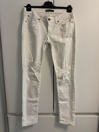 Levis ripped Jeans weiss
